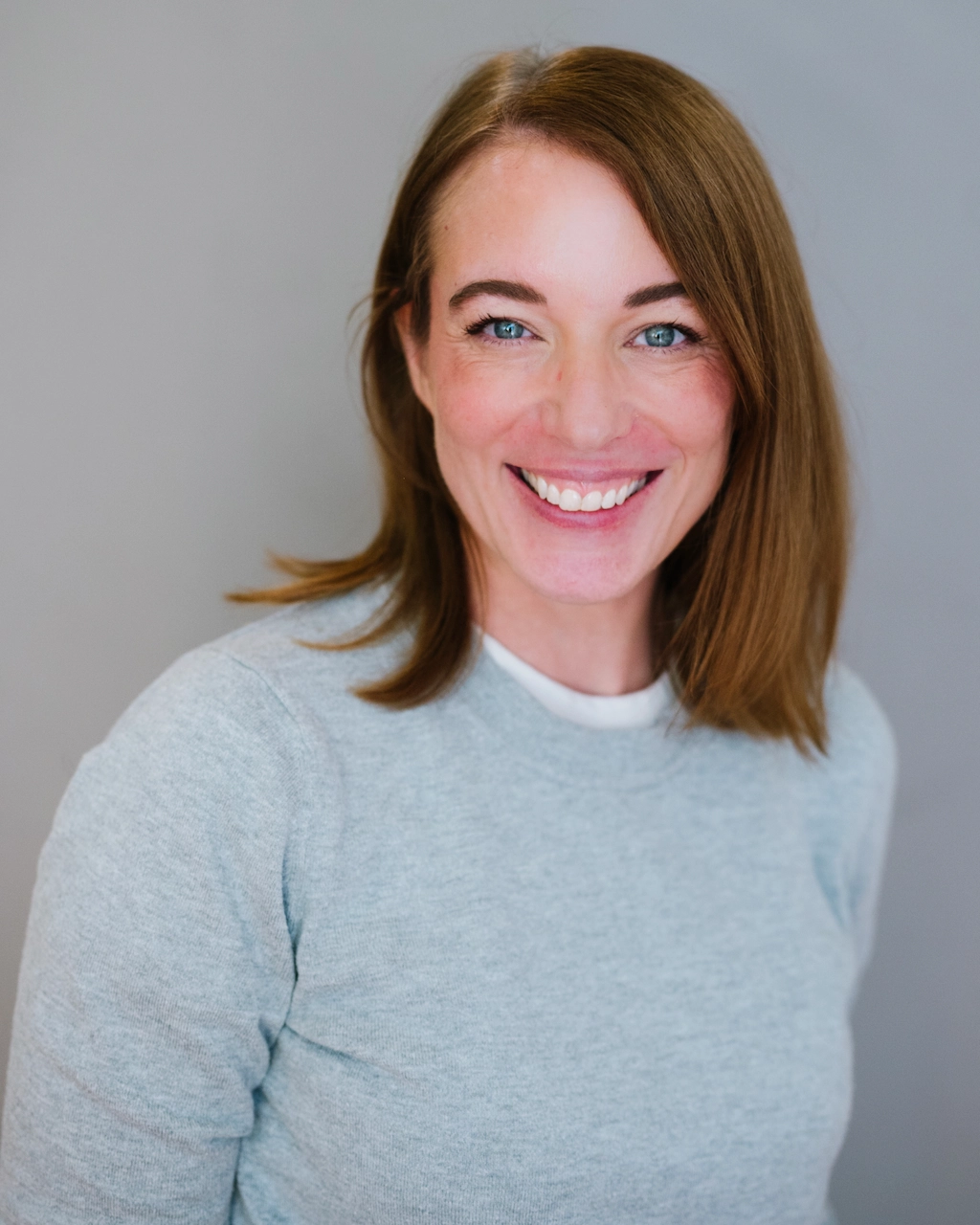 headshot of Rachel